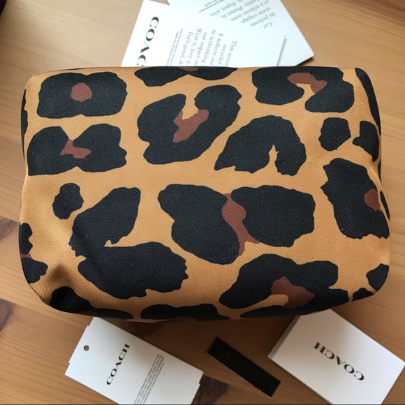 ❤️ Coach Small Boxy Cosmetic Case With Leopard Print 🐯 - Picture 4 of 11